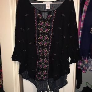 Super cute blouse, worn twice no pets smoke free